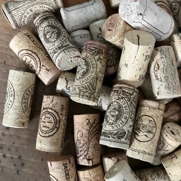 Assorted Wine Corks Collection - Picture 6 of 7